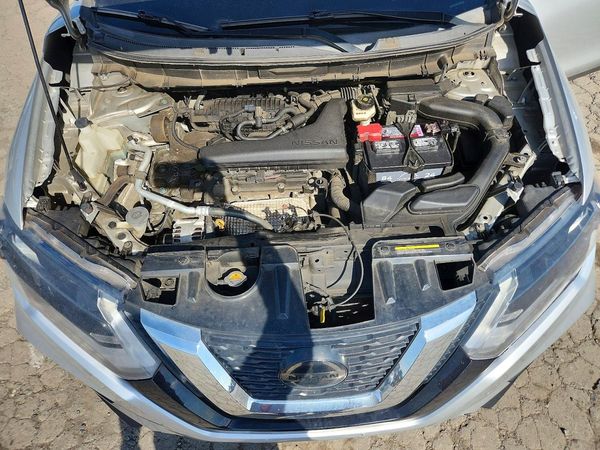 2020 NISSAN ROGUE — Engine bay