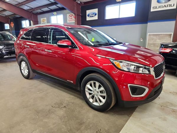 2017 KIA SORENTO L, LX — Passenger 3/4