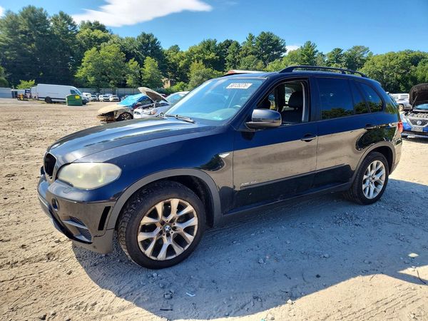 2012 BMW X5 xDrive35i — Front 3/4