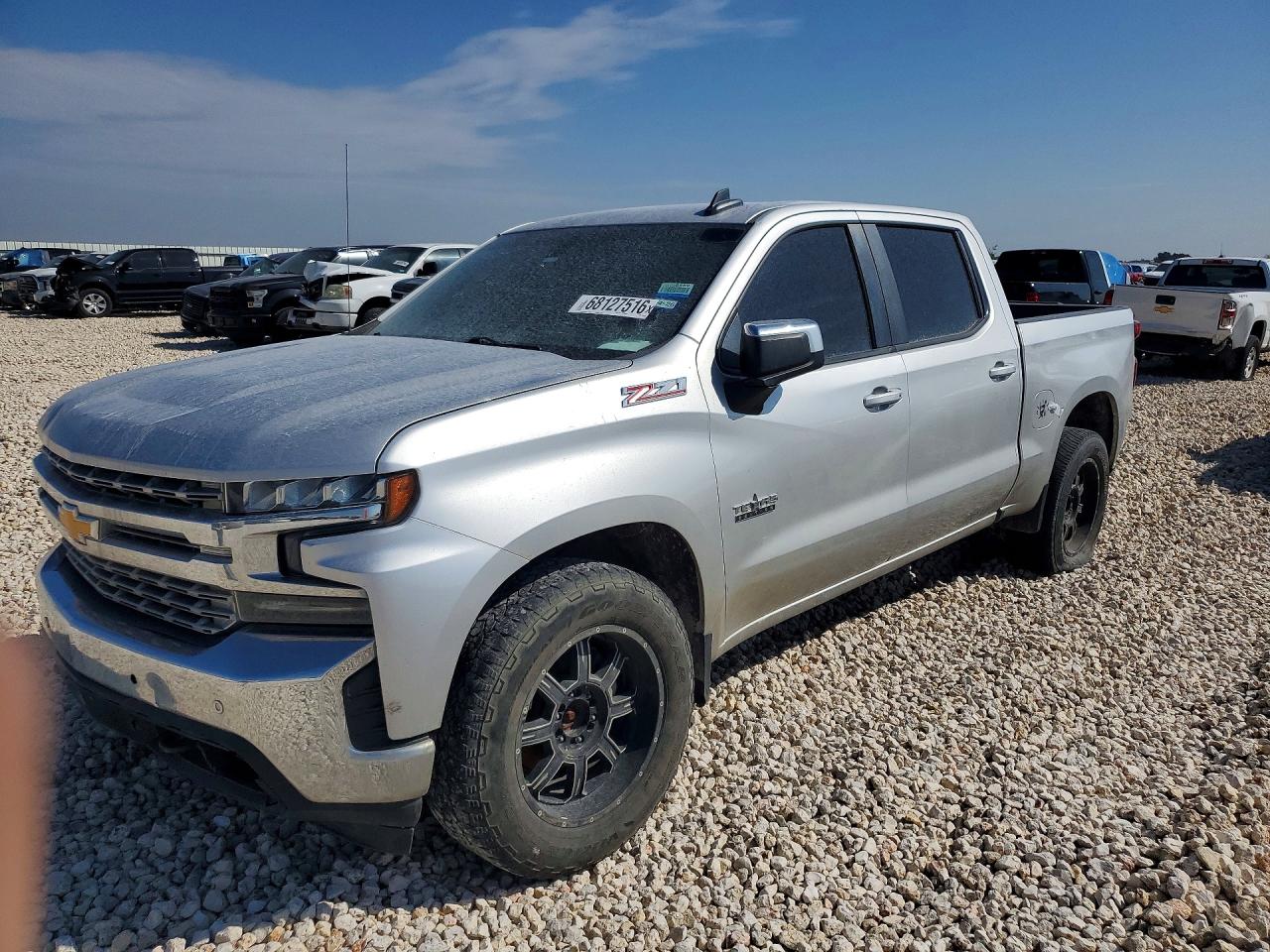2019 CHEVROLET SILVERADO LT — Front 3/4
