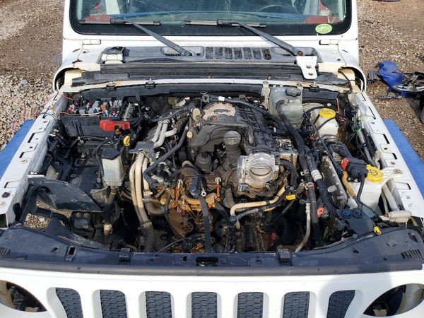 2019 JEEP WRANGLER Unlimited Sport — Engine bay