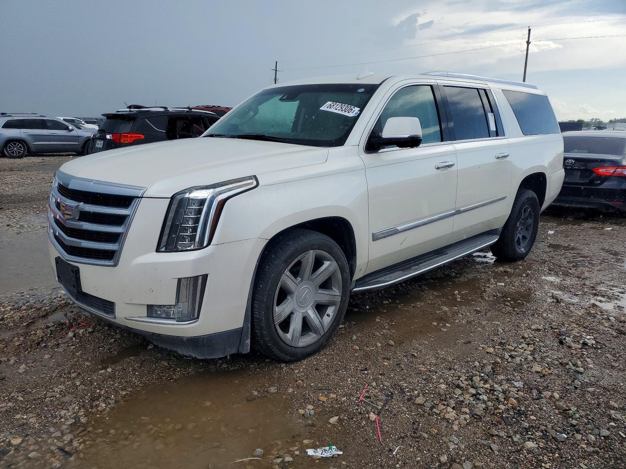 2015 CADILLAC ESCALADE ESV Luxury — Front 3/4