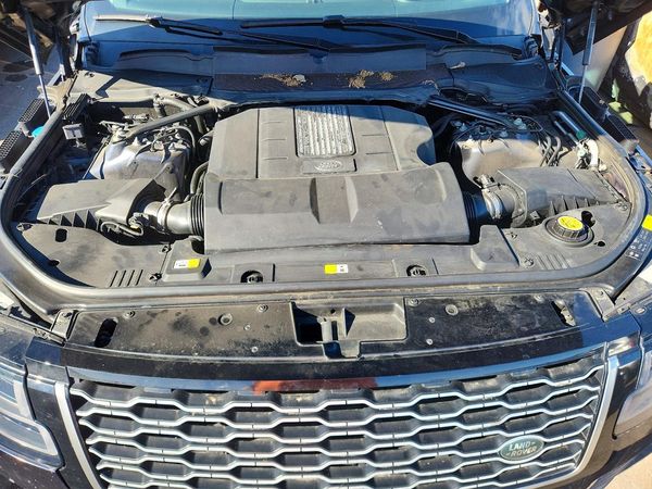 2019 LAND ROVER RANGEROVER HSE — Engine bay