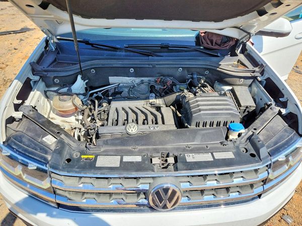2018 VOLKSWAGEN ATLAS 4Motion SEL Premium — Engine bay
