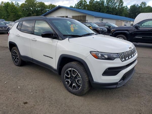 2025 JEEP COMPASS Trailhawk — Passenger 3/4
