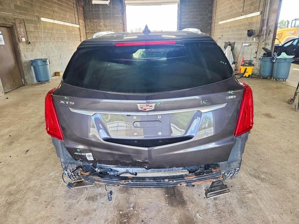2017 CADILLAC XT5