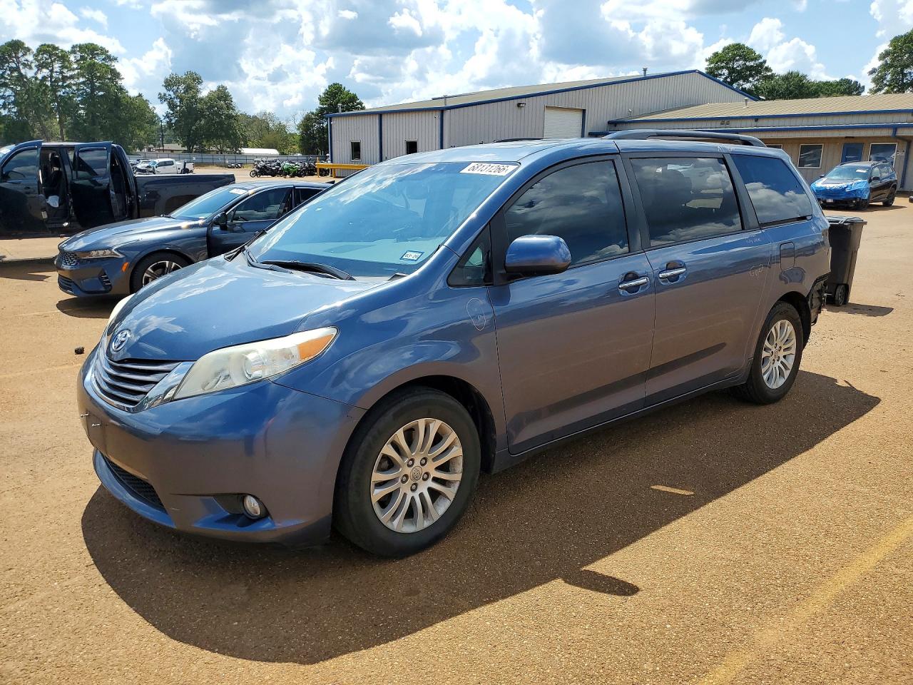 2017 TOYOTA SIENNA