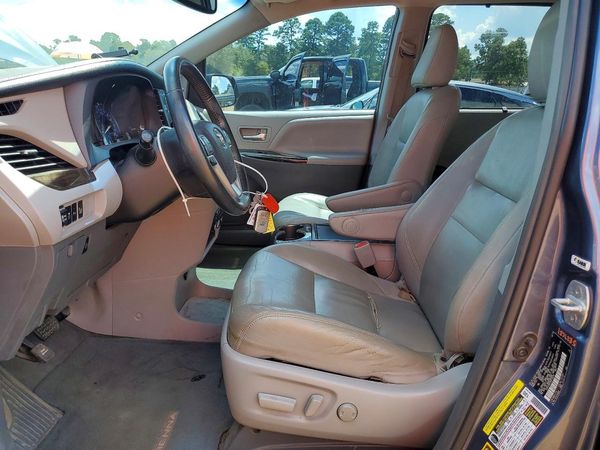 2017 TOYOTA SIENNA