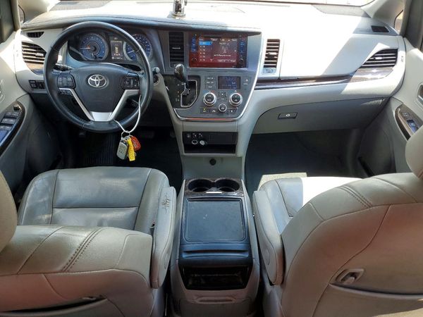 2017 TOYOTA SIENNA