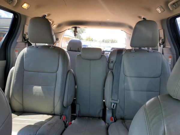 2017 TOYOTA SIENNA