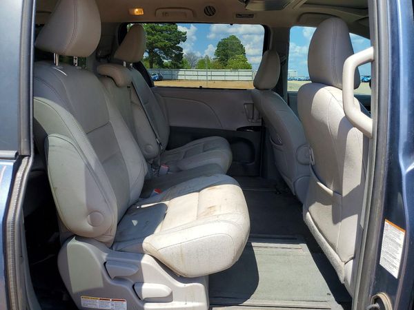 2017 TOYOTA SIENNA