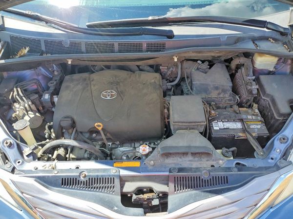 2017 TOYOTA SIENNA