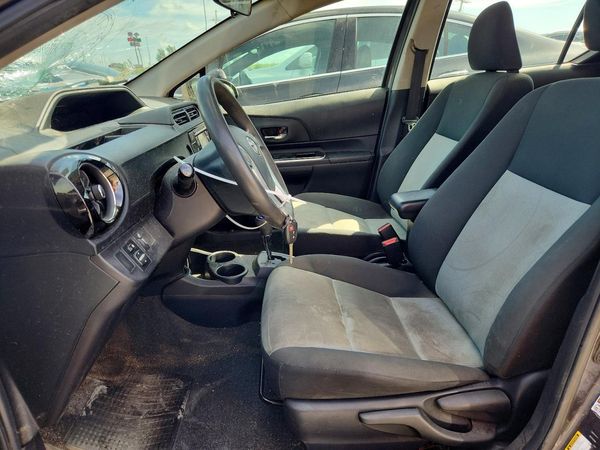 2015 TOYOTA PRIUS — DENT