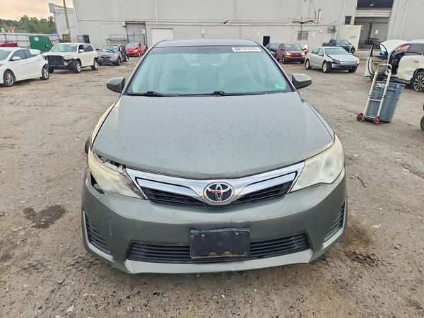2014 TOYOTA CAMRY