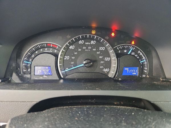 2014 TOYOTA CAMRY