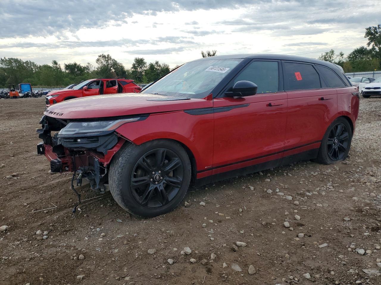 2018 LAND ROVER RANGEROVER R-Dynamic SE — Front 3/4