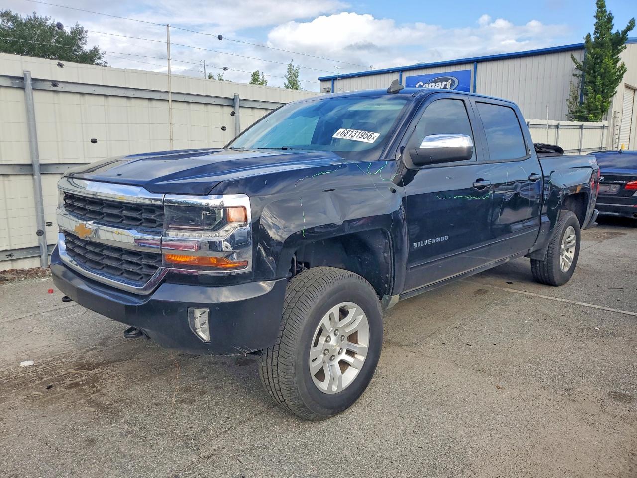 2017 CHEVROLET SILVERADO LT — Front 3/4
