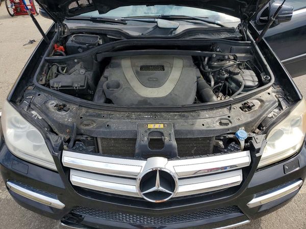 2012 MERCEDES-BENZ GL-CLASS GL450 4-MATIC — Engine bay