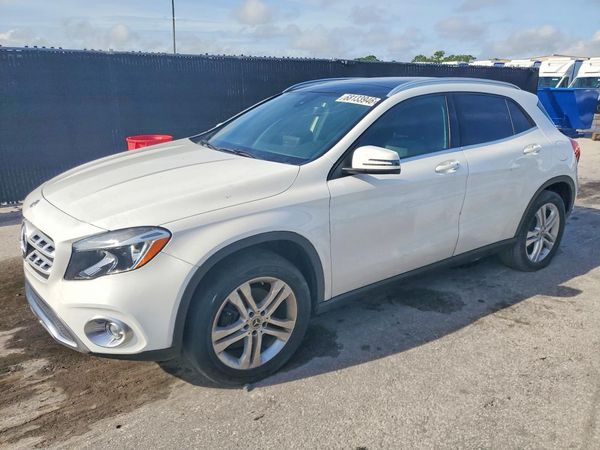 2018 MERCEDES-BENZ GLA-CLASS GLA250 — Front 3/4