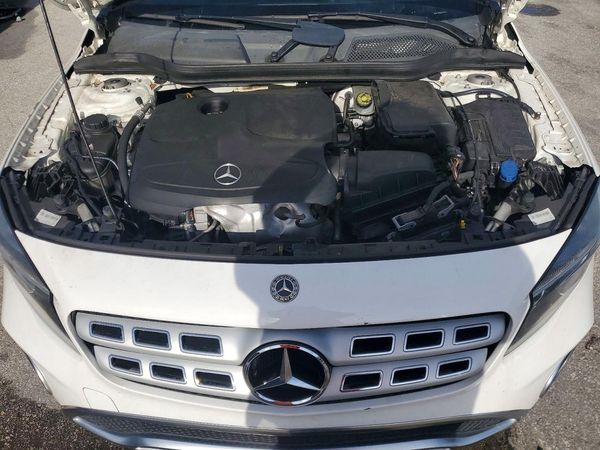 2018 MERCEDES-BENZ GLA-CLASS GLA250 — Engine bay