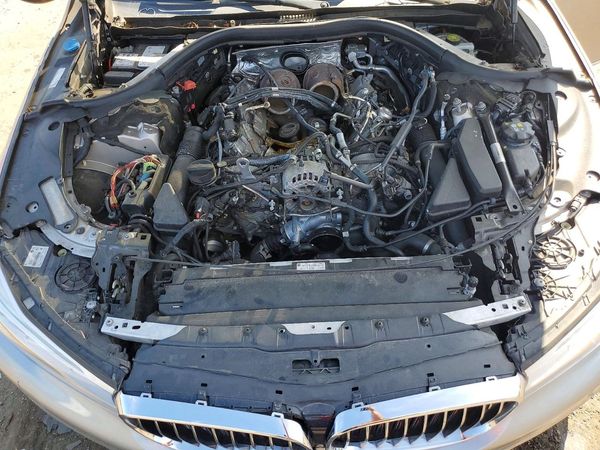 2016 BMW 7 SERIES xDrive — Engine bay