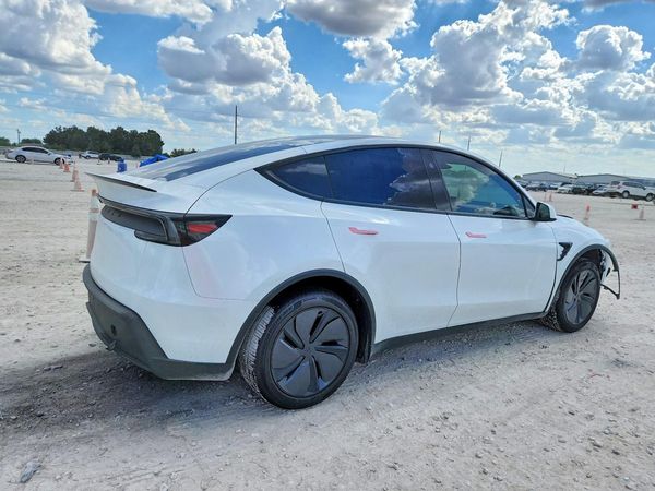 2026 TESLA MODEL Y