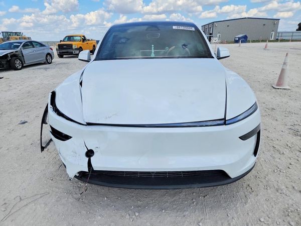 2026 TESLA MODEL Y