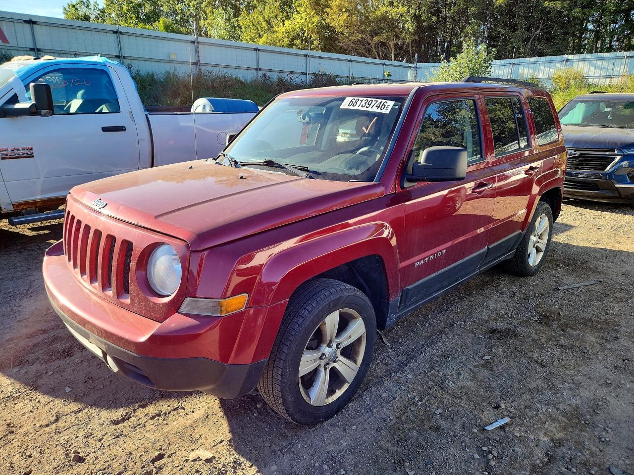 2014 JEEP PATRIOT Latitude — Front 3/4