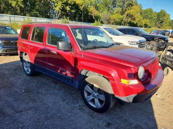 2014 JEEP PATRIOT Latitude — Passenger 3/4