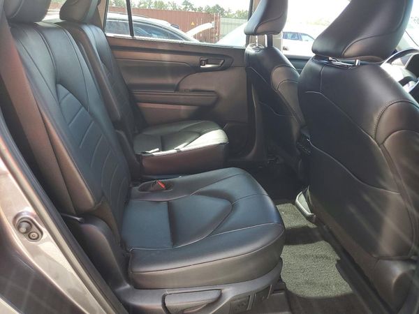 2024 TOYOTA HIGHLANDER