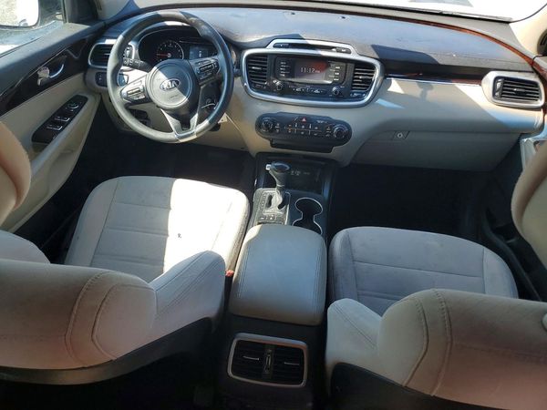 2017 KIA SORENTO L, LX