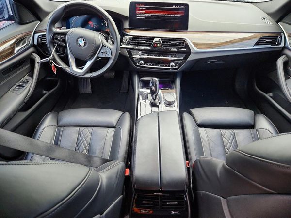 2022 BMW 530