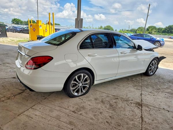 2017 MERCEDES-BENZ C C300