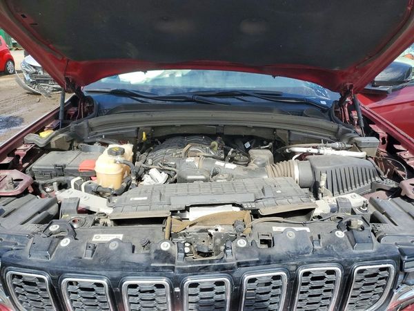 2022 JEEP CHEROKEE Limited — Engine bay