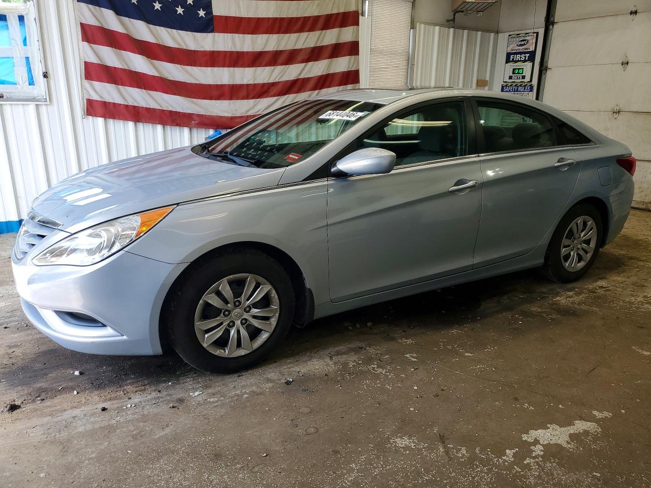 2013 HYUNDAI SONATA GLS/ GLS Popular — Front 3/4