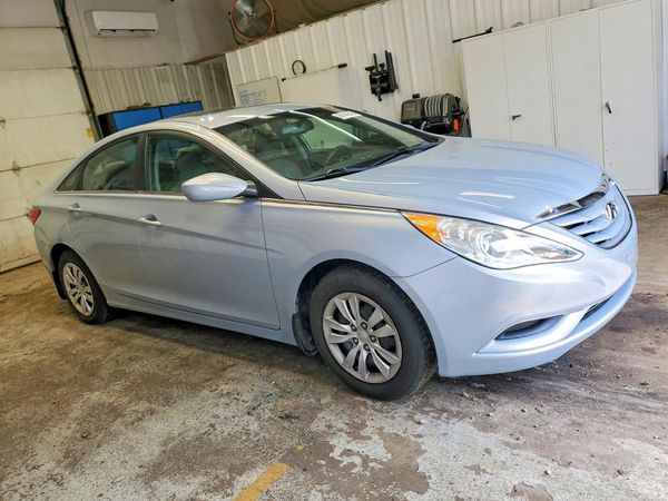 2013 HYUNDAI SONATA GLS/ GLS Popular — Passenger 3/4