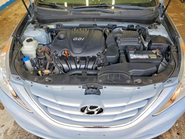 2013 HYUNDAI SONATA GLS/ GLS Popular — Engine bay