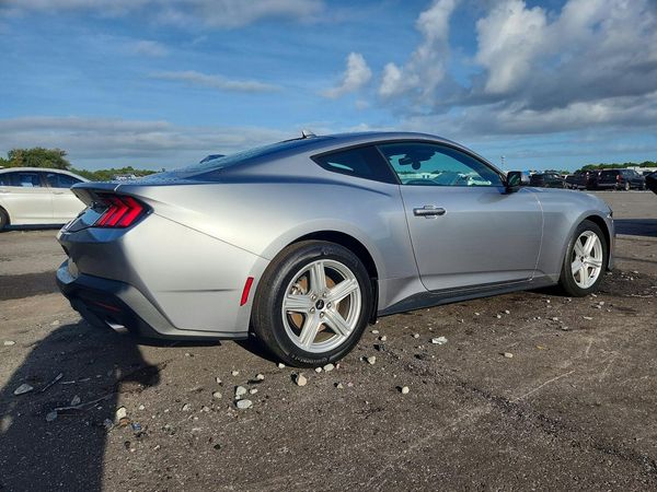 2026 FORD MUSTANG I4