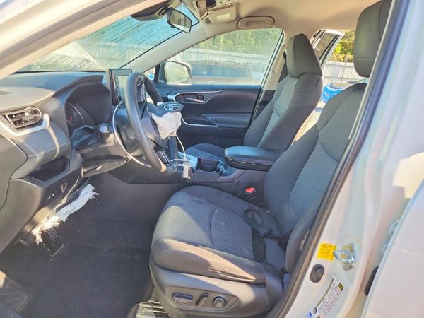 2021 TOYOTA RAV4 XLE — DENT