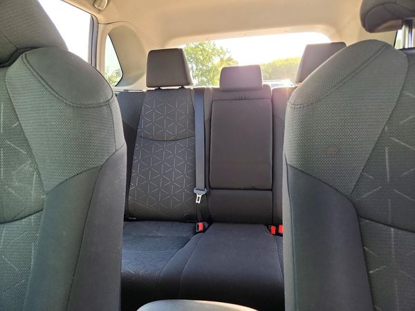 2021 TOYOTA RAV4 XLE — SUVN