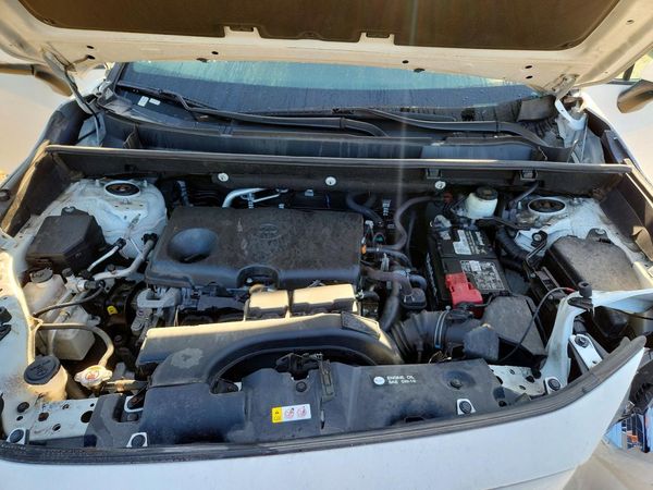 2021 TOYOTA RAV4 XLE — Engine bay