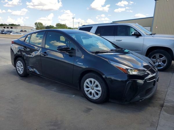 2022 TOYOTA PRIUS — Passenger 3/4
