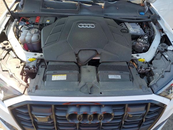 2023 AUDI Q7 — Engine bay