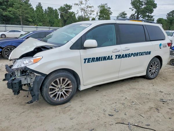 2020 TOYOTA SIENNA — DSFA — Front 3/4