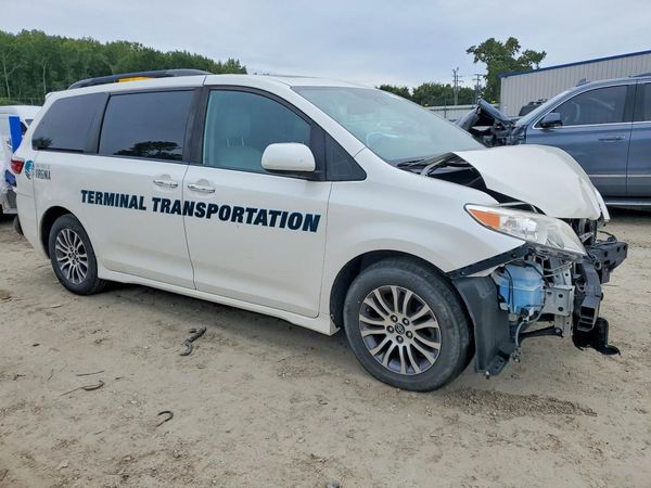 2020 TOYOTA SIENNA Q grade — Passenger 3/4