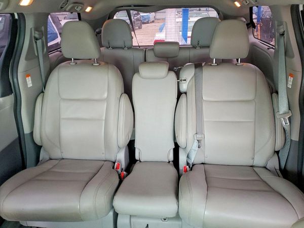 2020 TOYOTA SIENNA Q grade — SUVN