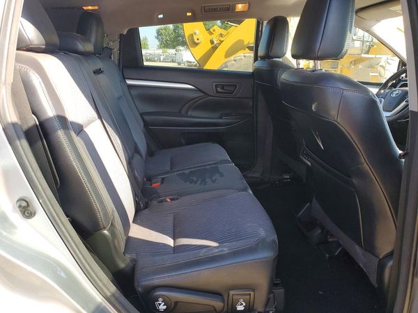 2016 TOYOTA HIGHLANDER