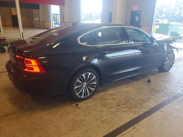 2020 VOLVO S90