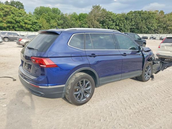 2022 VOLKSWAGEN TIGUAN 4Motion SE