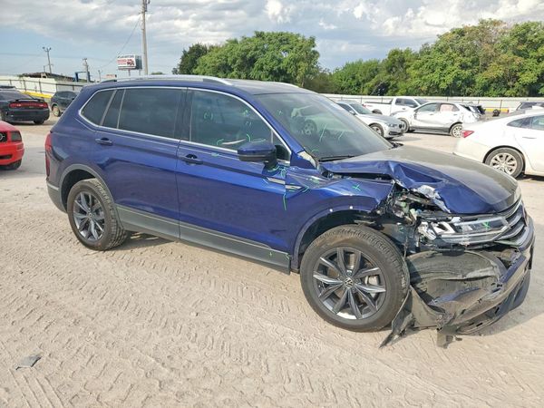 2022 VOLKSWAGEN TIGUAN 4Motion SE